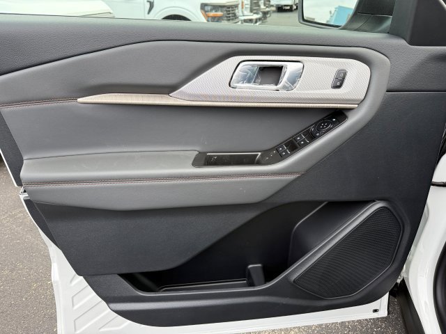 New 2026 Ford Explorer Active RWD image 9