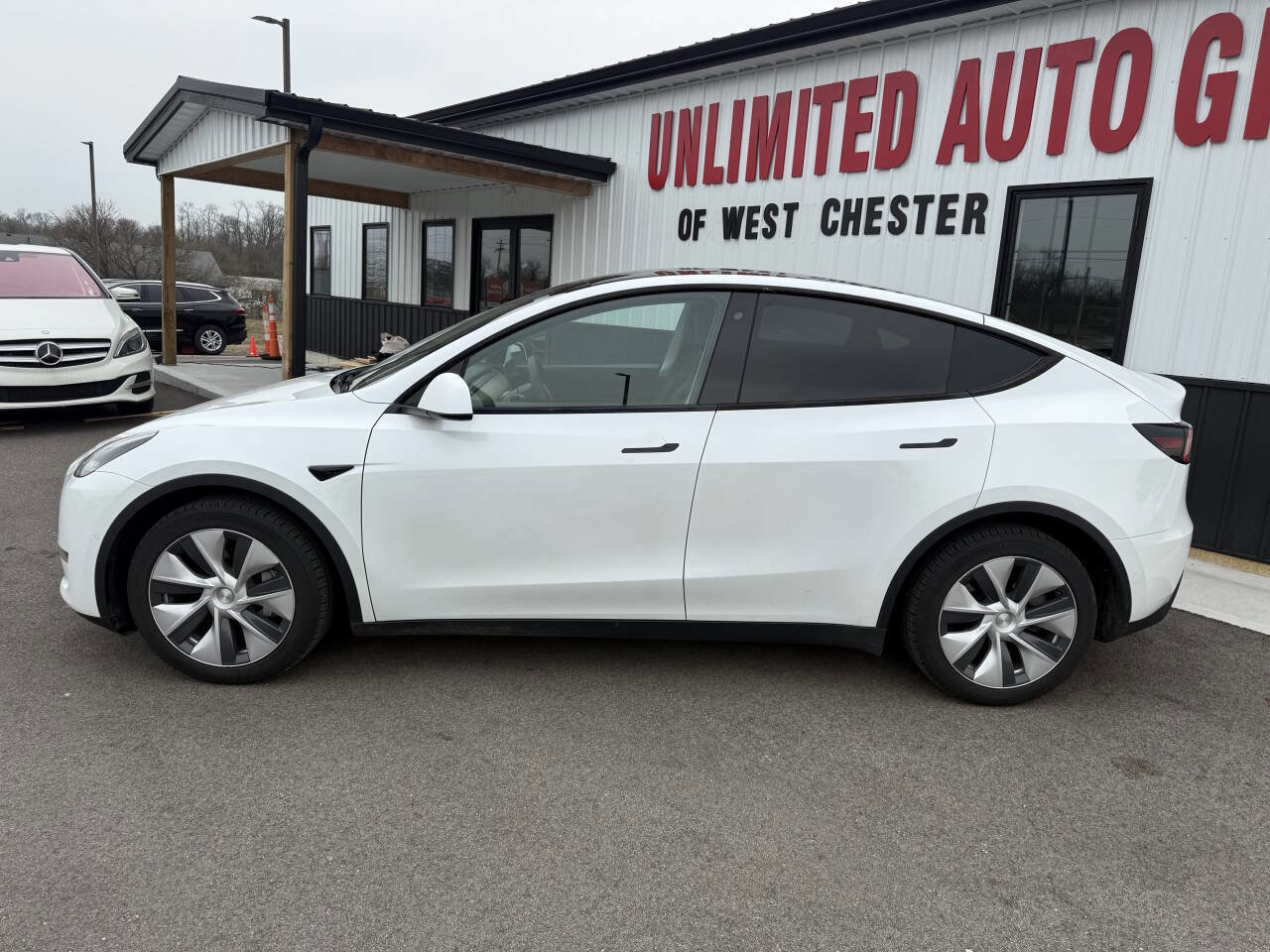 Used 2020 Tesla Model Y Long Range image 10