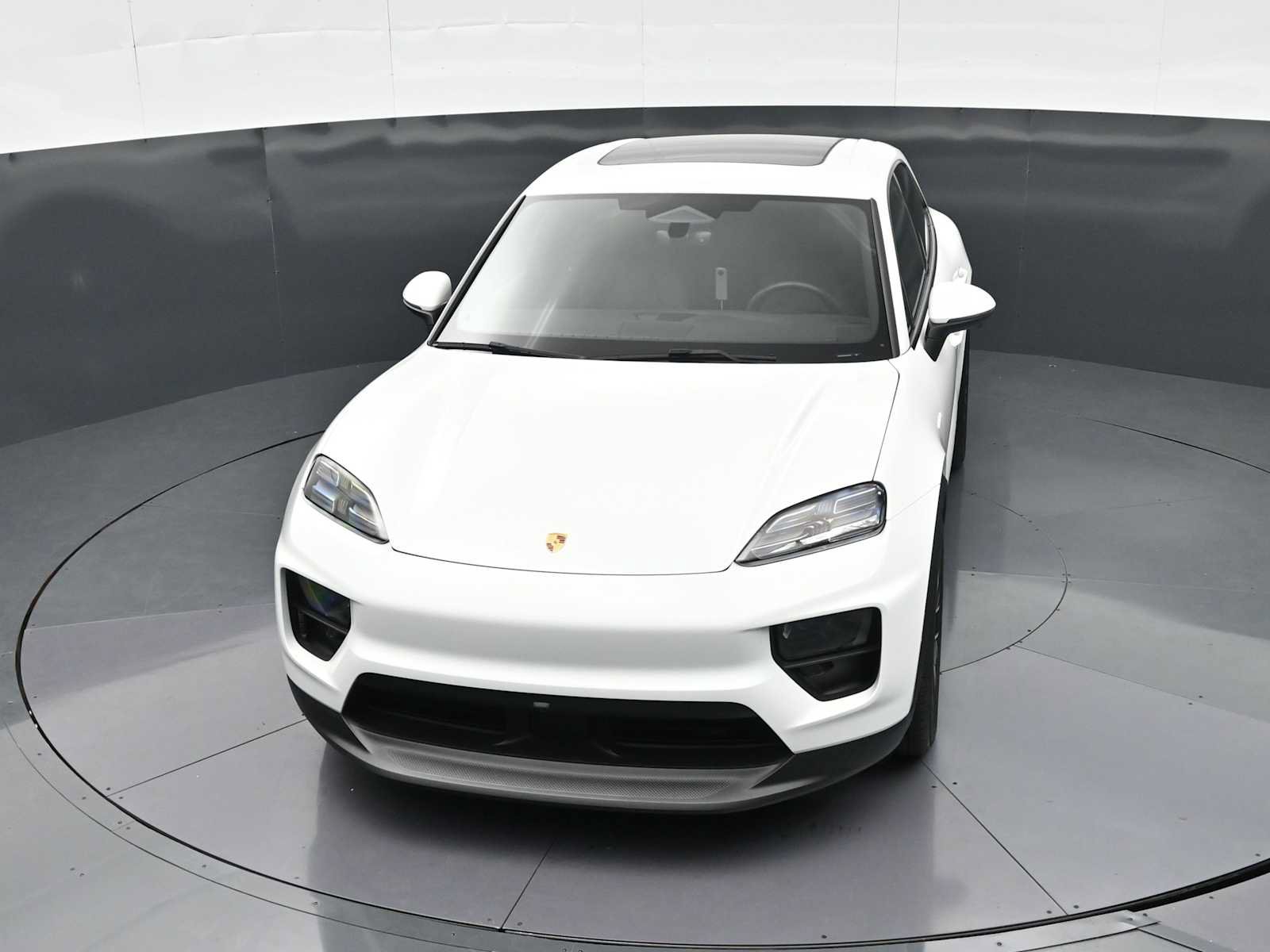 Certified 2025 Porsche Macan Electric RWD image 36