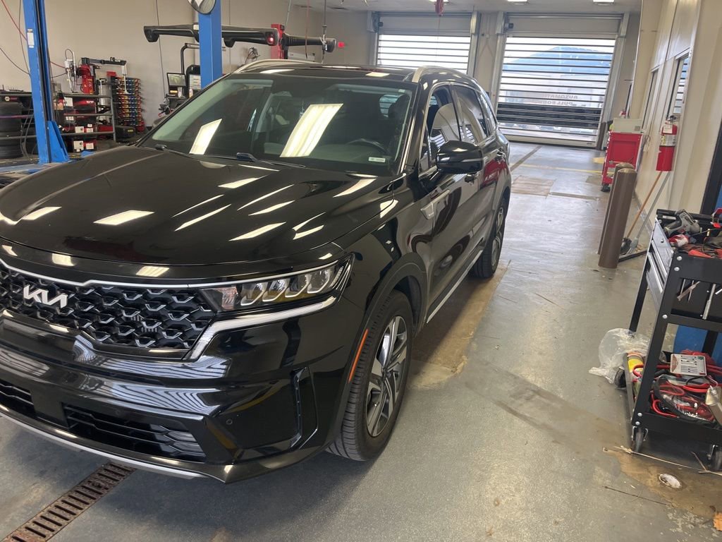 Used 2022 Kia Sorento EX w/ Panoramic Sunroof Package image 3