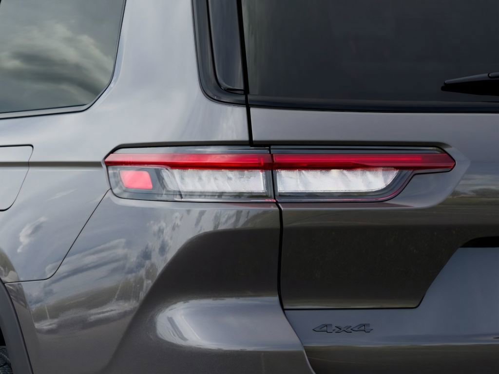 New 2025 Jeep Grand Cherokee L Limited w/ Black Appearance Package AWD/4WD image 9