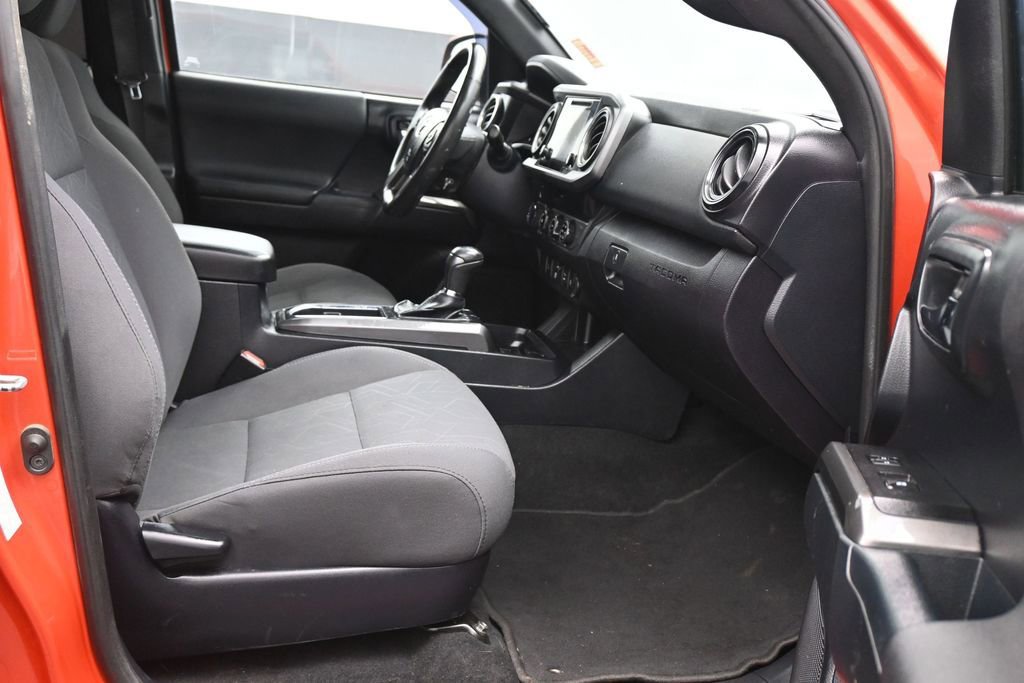 Used 2018 Toyota Tacoma TRD Off-Road AWD/4WD image 10