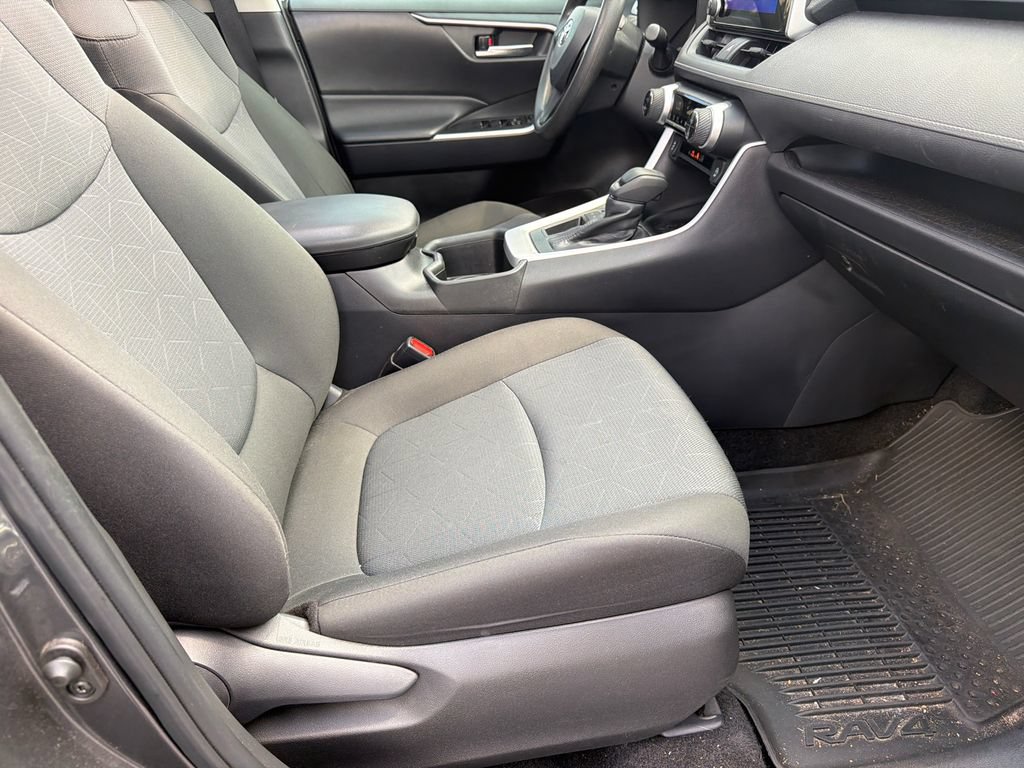 Used 2024 Toyota RAV4 XLE w/ Convenience Package FWD image 11