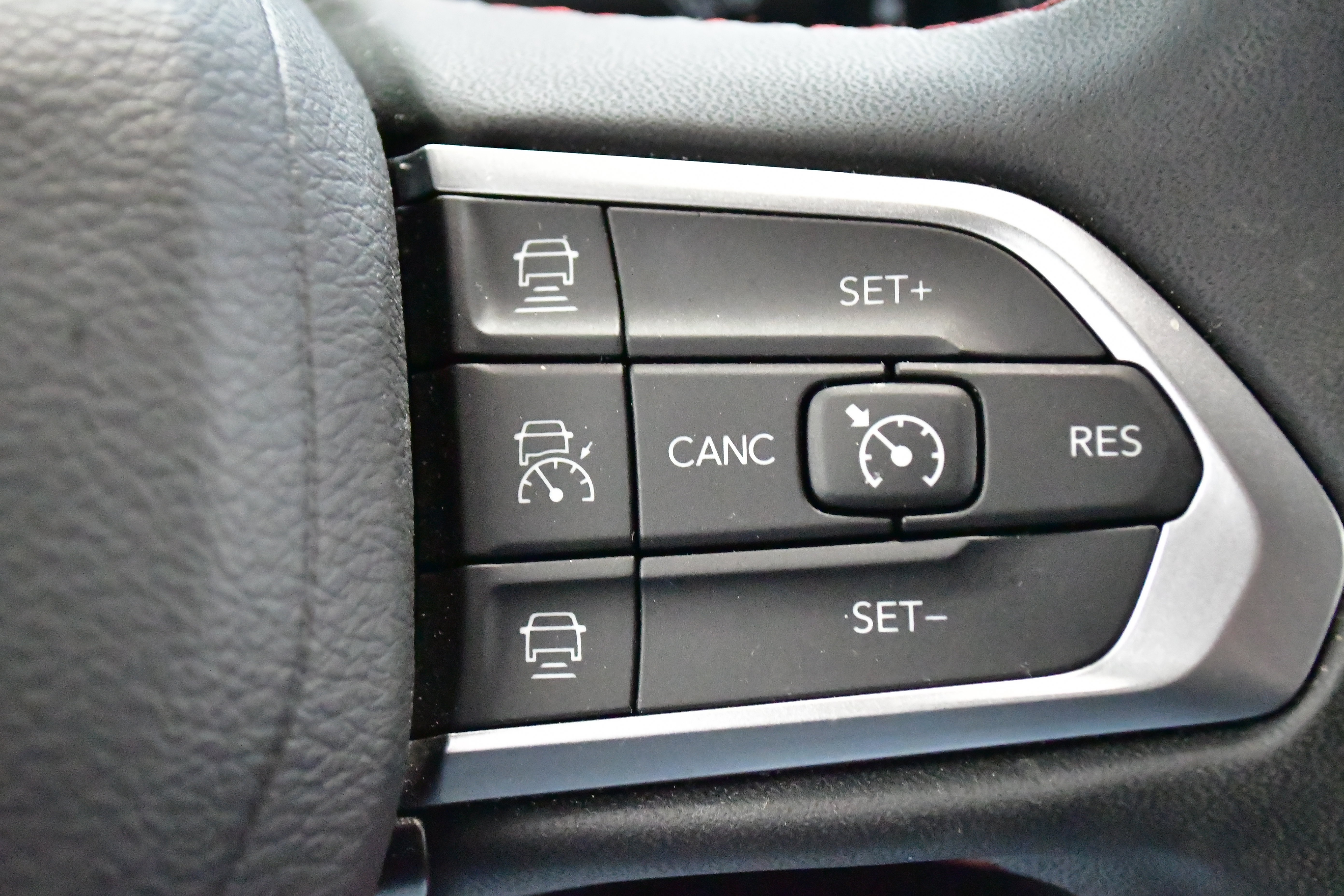 Used 2025 Jeep Compass Trailhawk AWD/4WD image 22