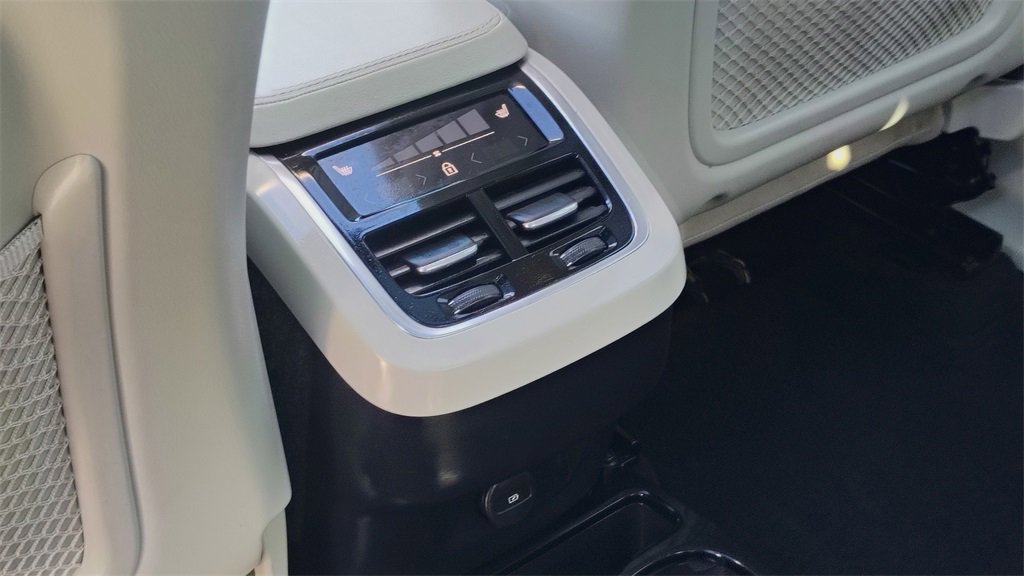 Used 2023 Volvo XC90 B6 Plus w/ Protection Package Premier image 30