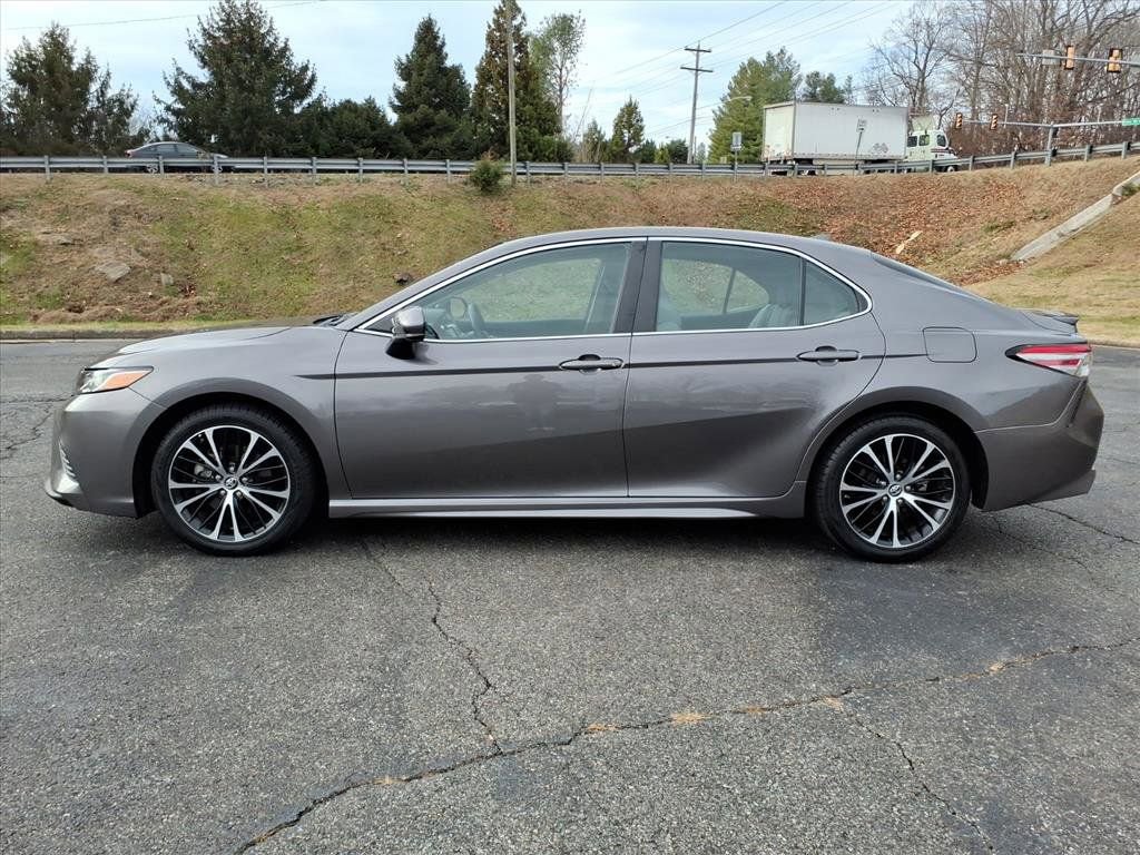 Used 2019 Toyota Camry SE image 6