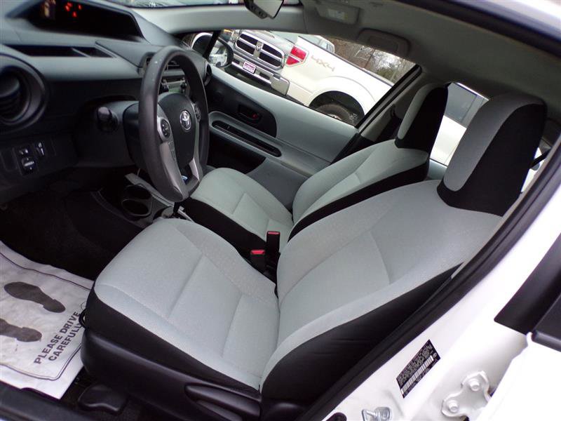 Used 2014 Toyota Prius C One image 15