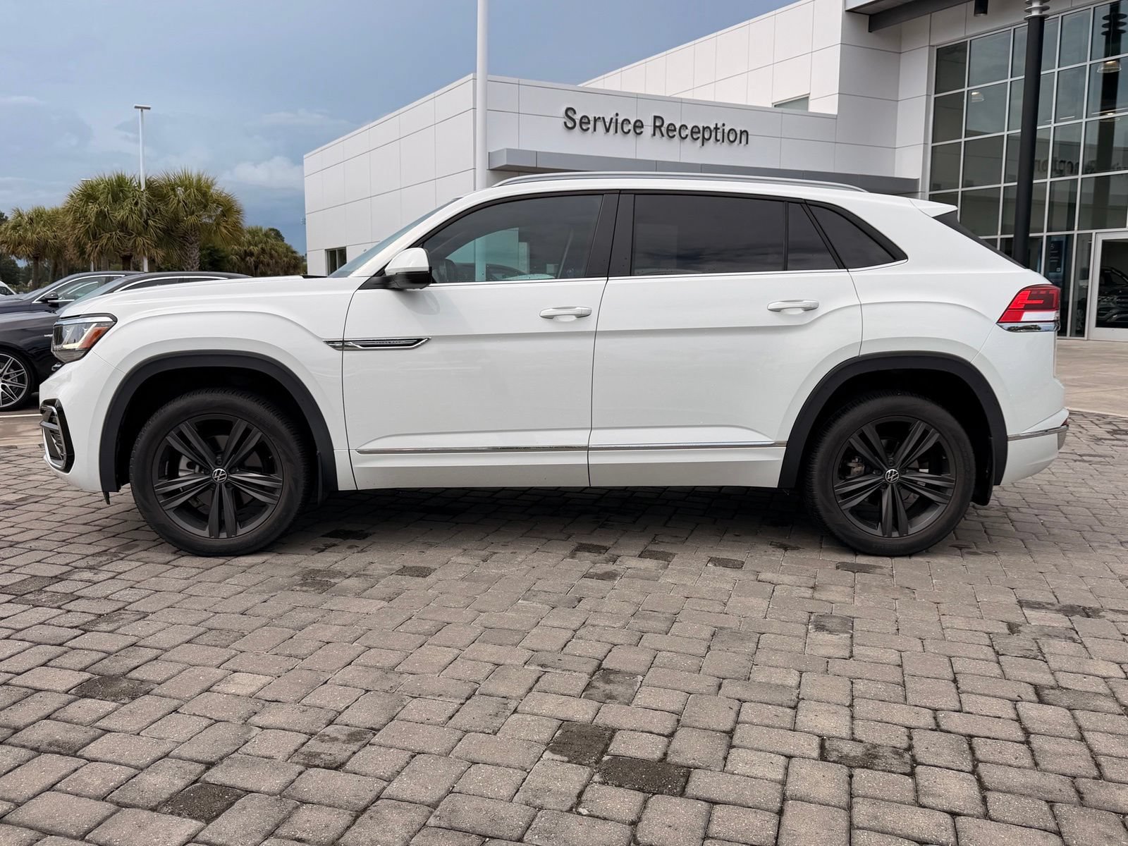 Used 2021 Volkswagen Atlas Cross Sport SE w/ Panoramic Sunroof Package FWD image 8