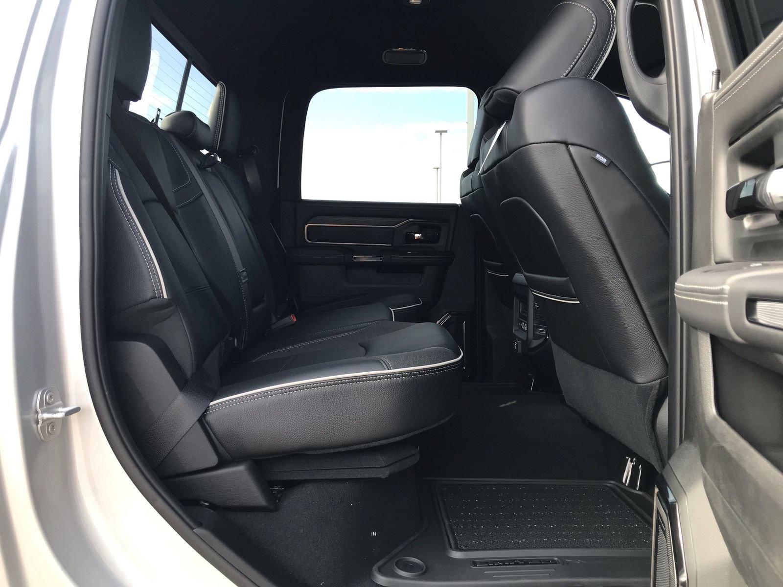 New 2026 RAM 3500 Limited AWD/4WD image 18