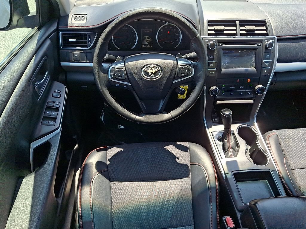 Used 2015 Toyota Camry SE FWD image 11