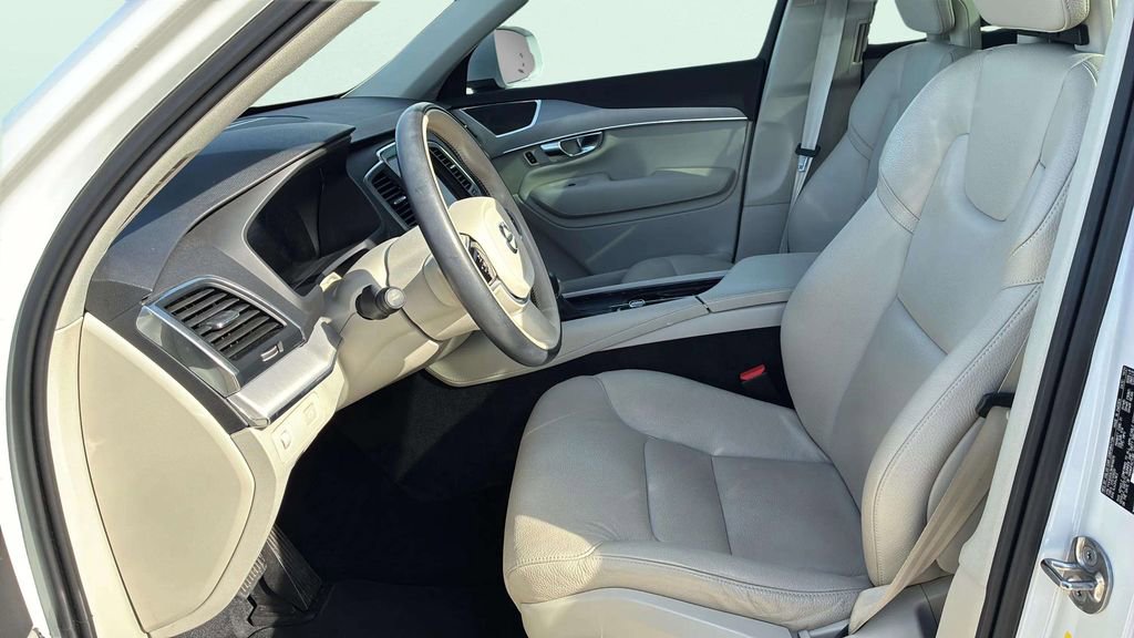 Used 2022 Volvo XC90 T5 Momentum image 25
