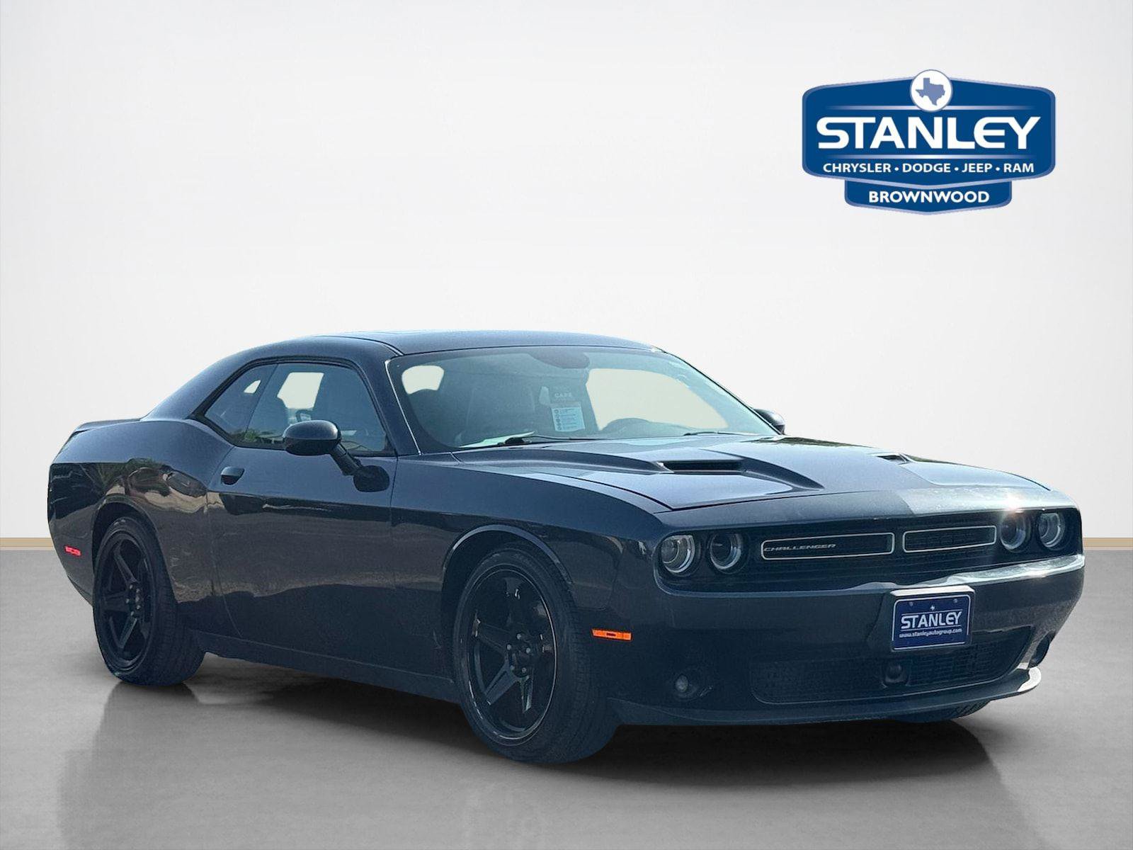 Used 2016 Dodge Challenger SXT Plus RWD image 1