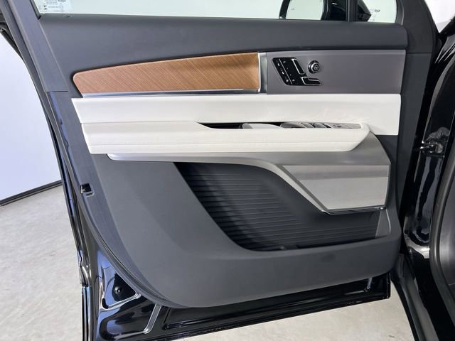 Used 2026 Cadillac Vistiq Sport image 23