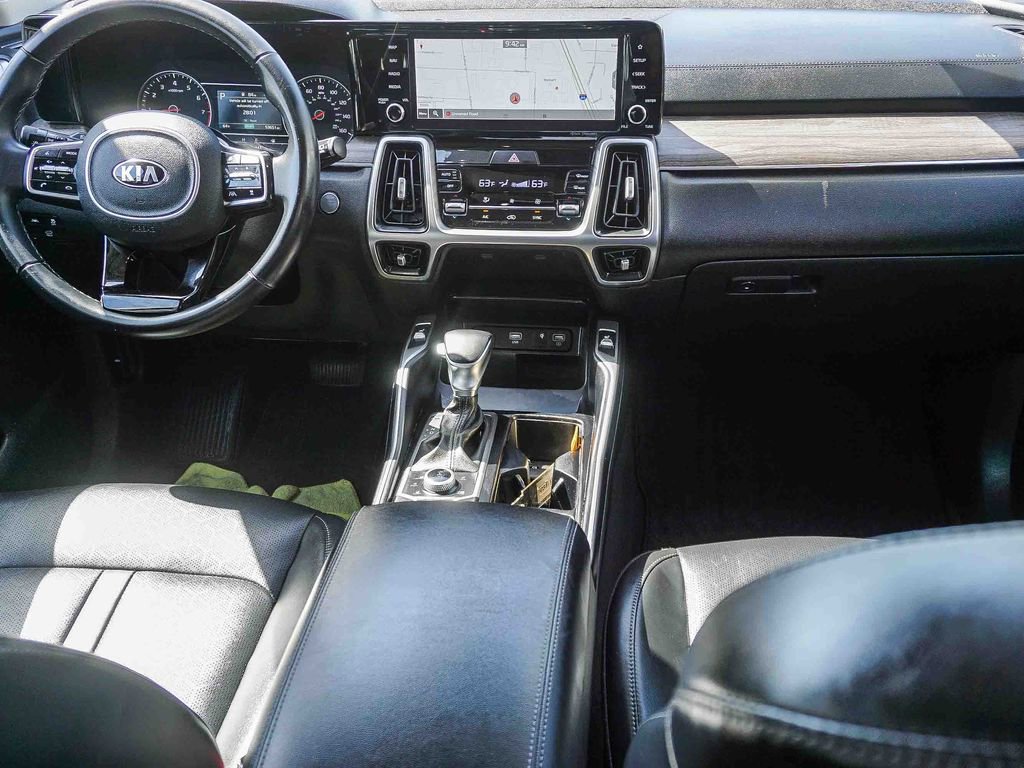 Certified 2021 Kia Sorento EX w/ EX AWD X-Line Package image 15