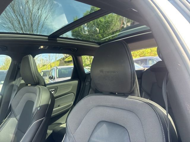 Used 2020 Volvo XC60 T6 R-Design AWD/4WD image 13