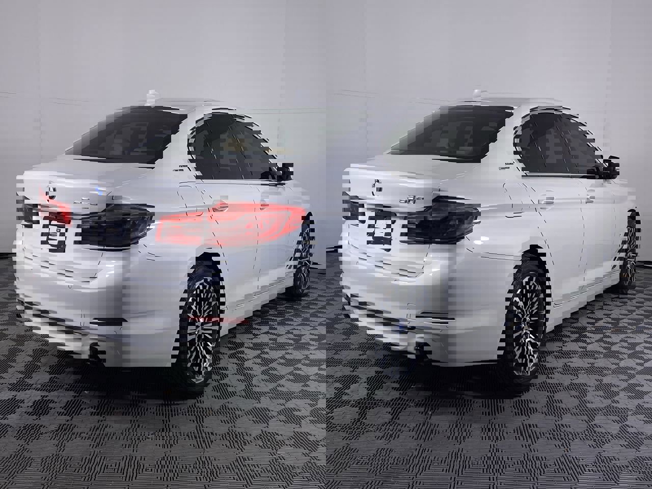 Used 2018 BMW 530e xDrive image 21