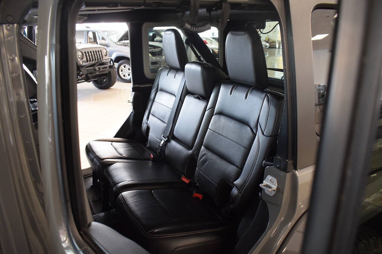 Used 2018 Jeep Wrangler Unlimited Sahara AWD/4WD image 32