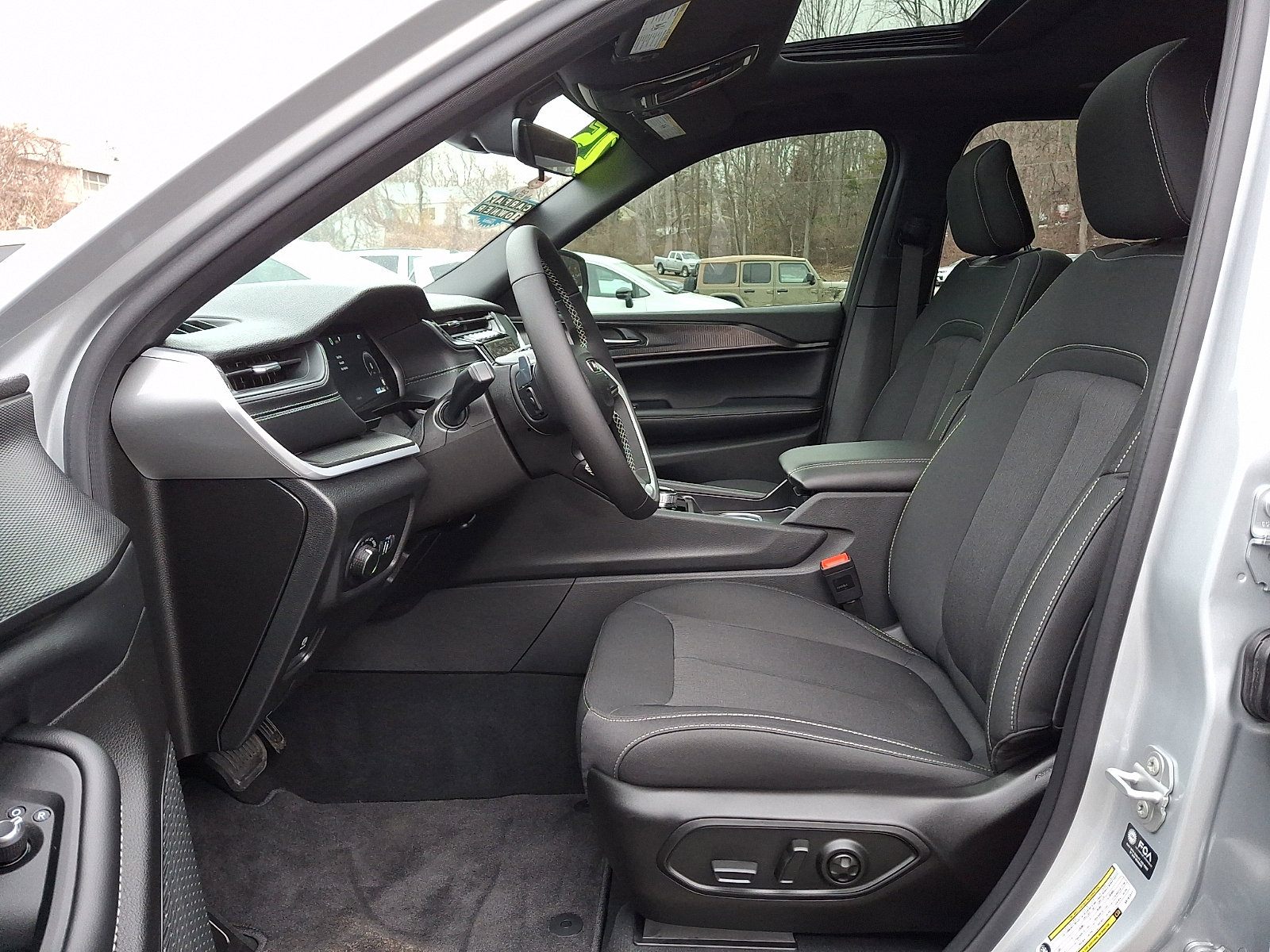 Certified 2025 Jeep Grand Cherokee L Laredo w/ Luxury Tech Group I image 16