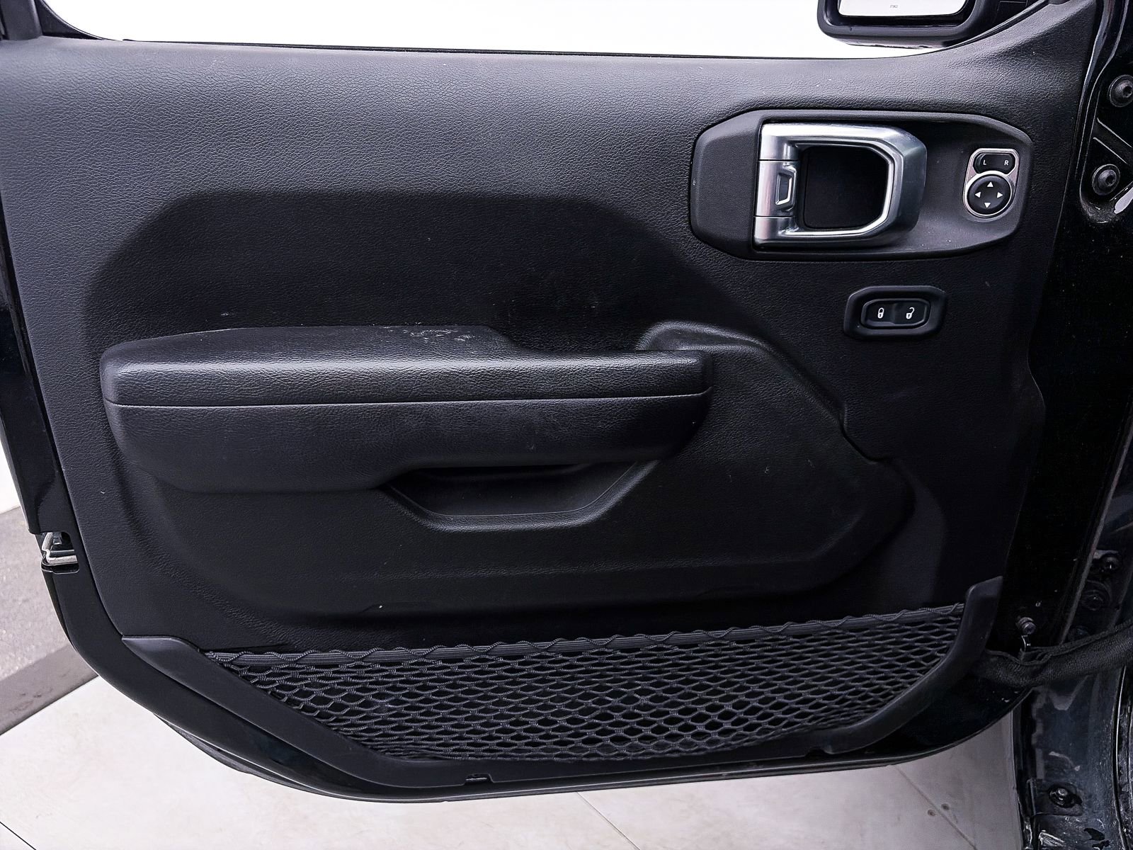 Used 2023 Jeep Wrangler Sport S image 14