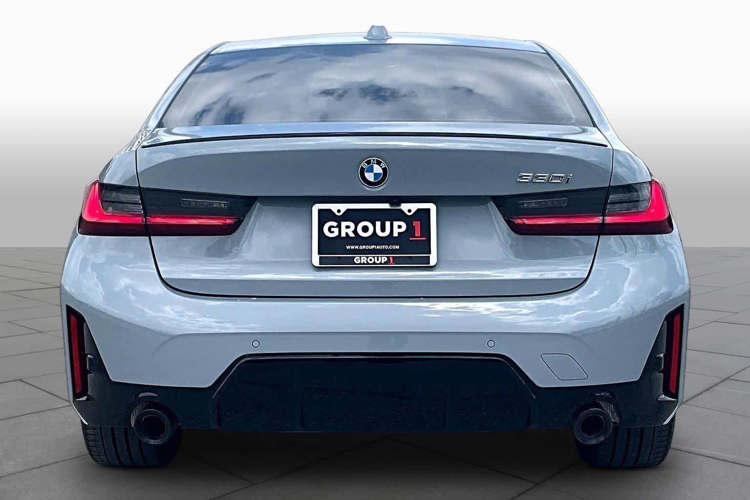 Used 2026 BMW 330i Sedan w/ M Sport Package RWD image 4