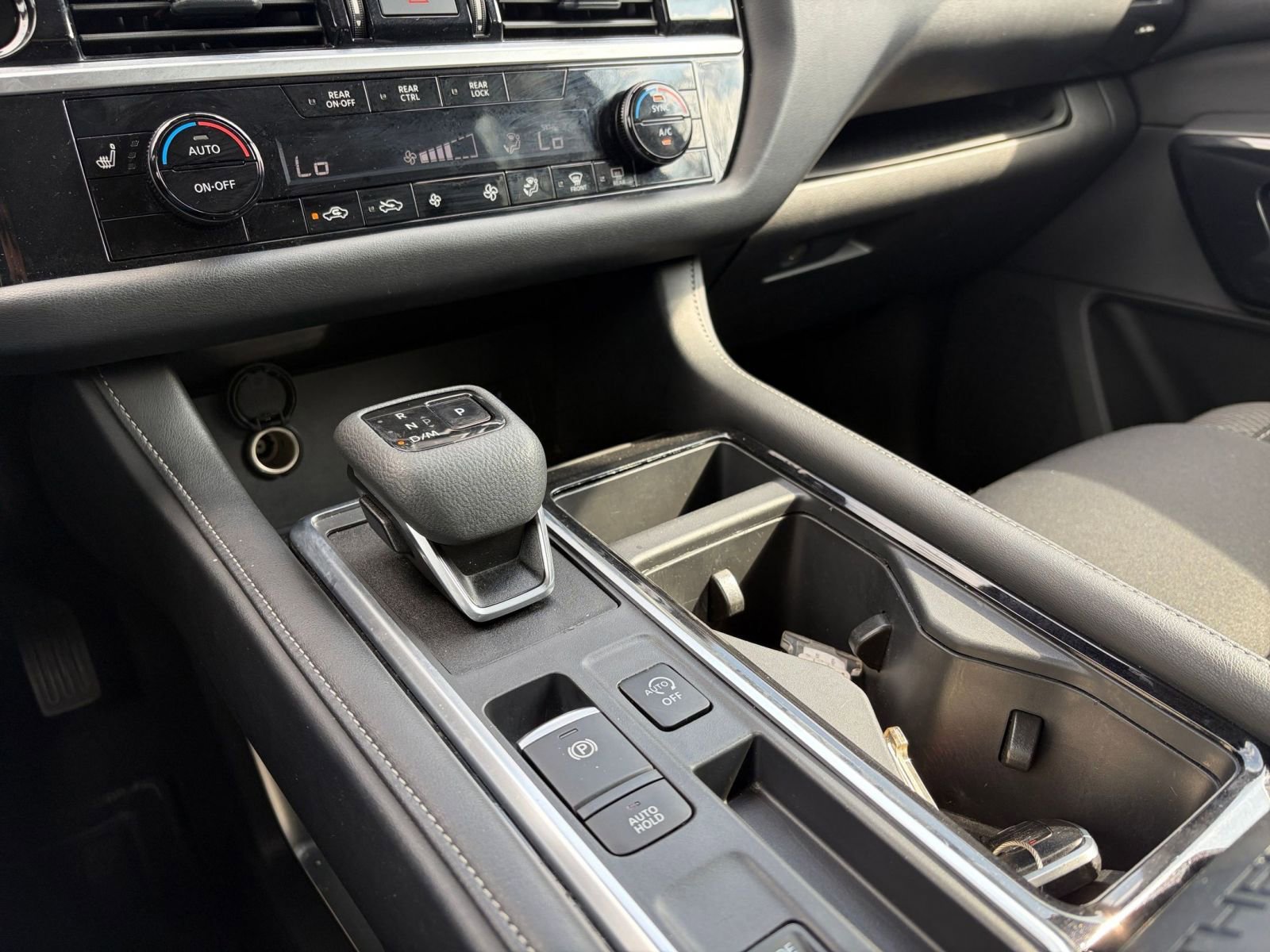 Used 2025 Nissan Pathfinder SV image 44