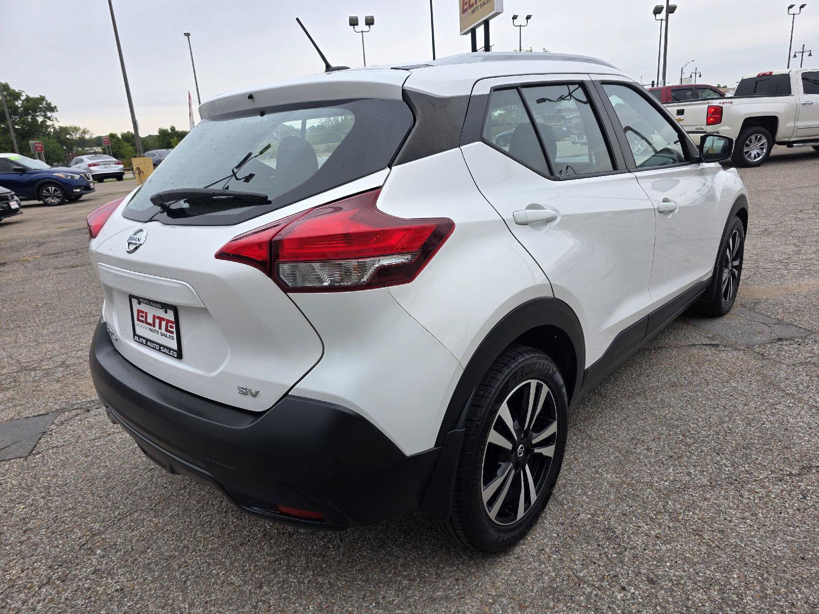 Used 2018 Nissan Kicks SV FWD image 5