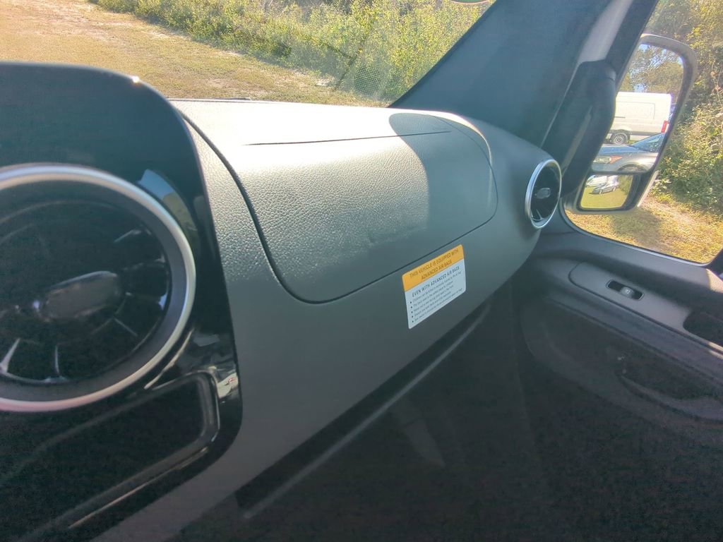 Used 2025 Mercedes-Benz Sprinter 3500 image 4