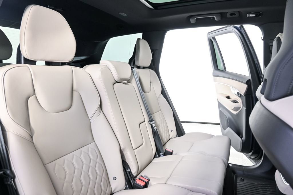 Certified 2026 Volvo XC90 B6 Plus w/ Protection Package Premier image 25