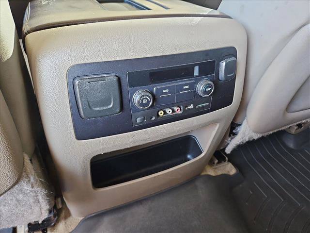 Used 2015 Chevrolet Suburban LT RWD image 19