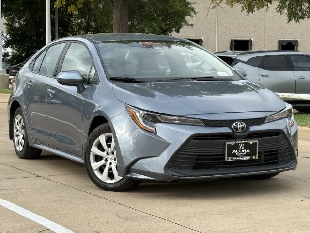 Used 2025 Toyota Corolla LE FWD image 2