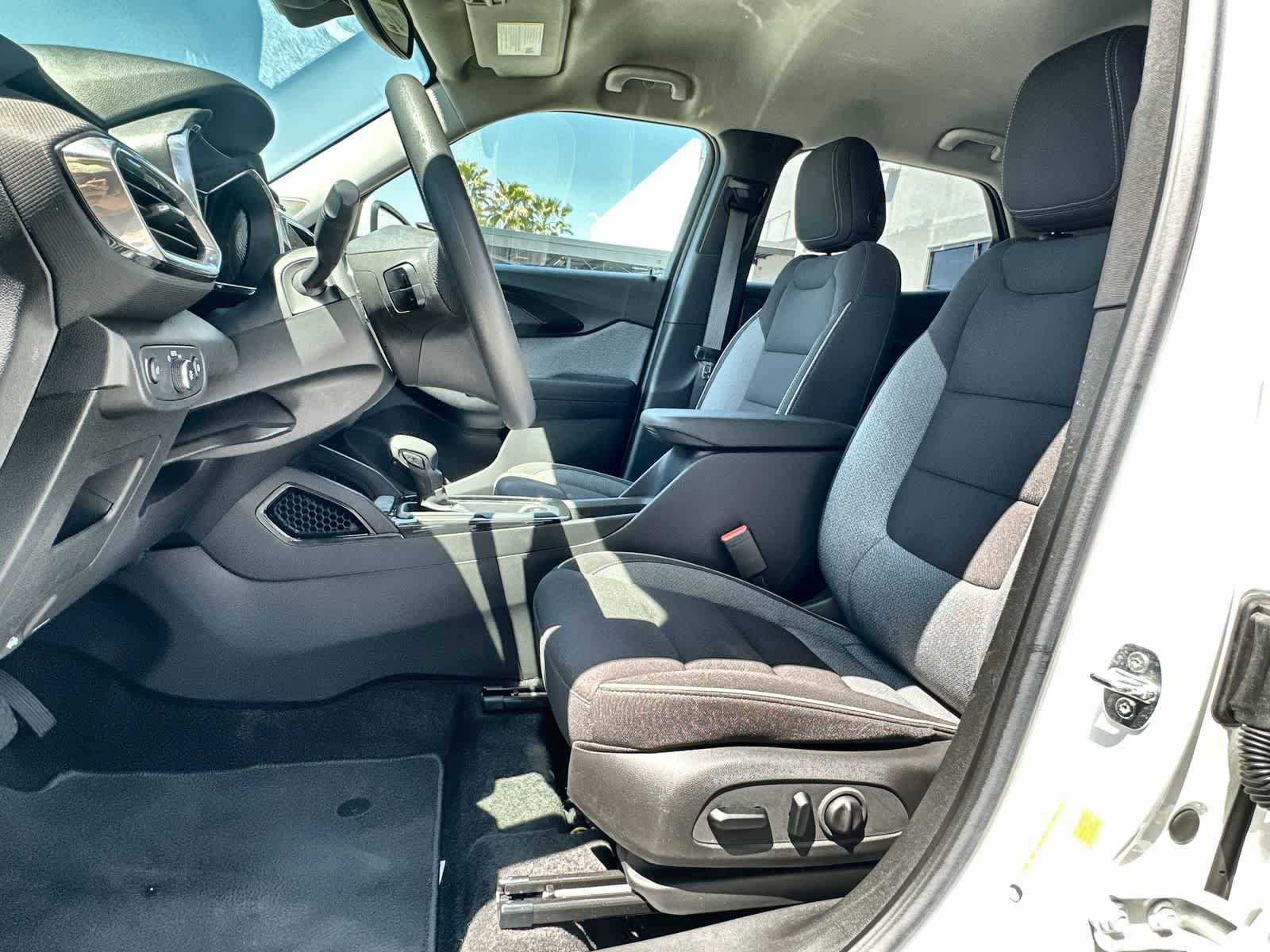 Used 2023 Chevrolet TrailBlazer LT w/ Convenience Package AWD/4WD image 3