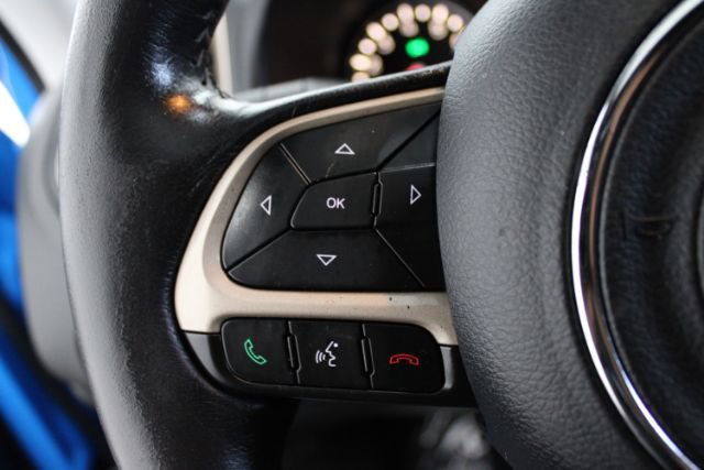 Used 2015 Jeep Renegade Latitude FWD image 17