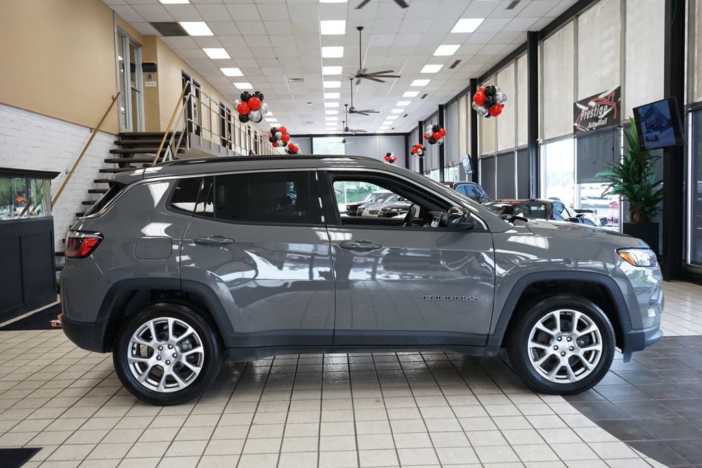 Used 2023 Jeep Compass Latitude AWD/4WD image 17