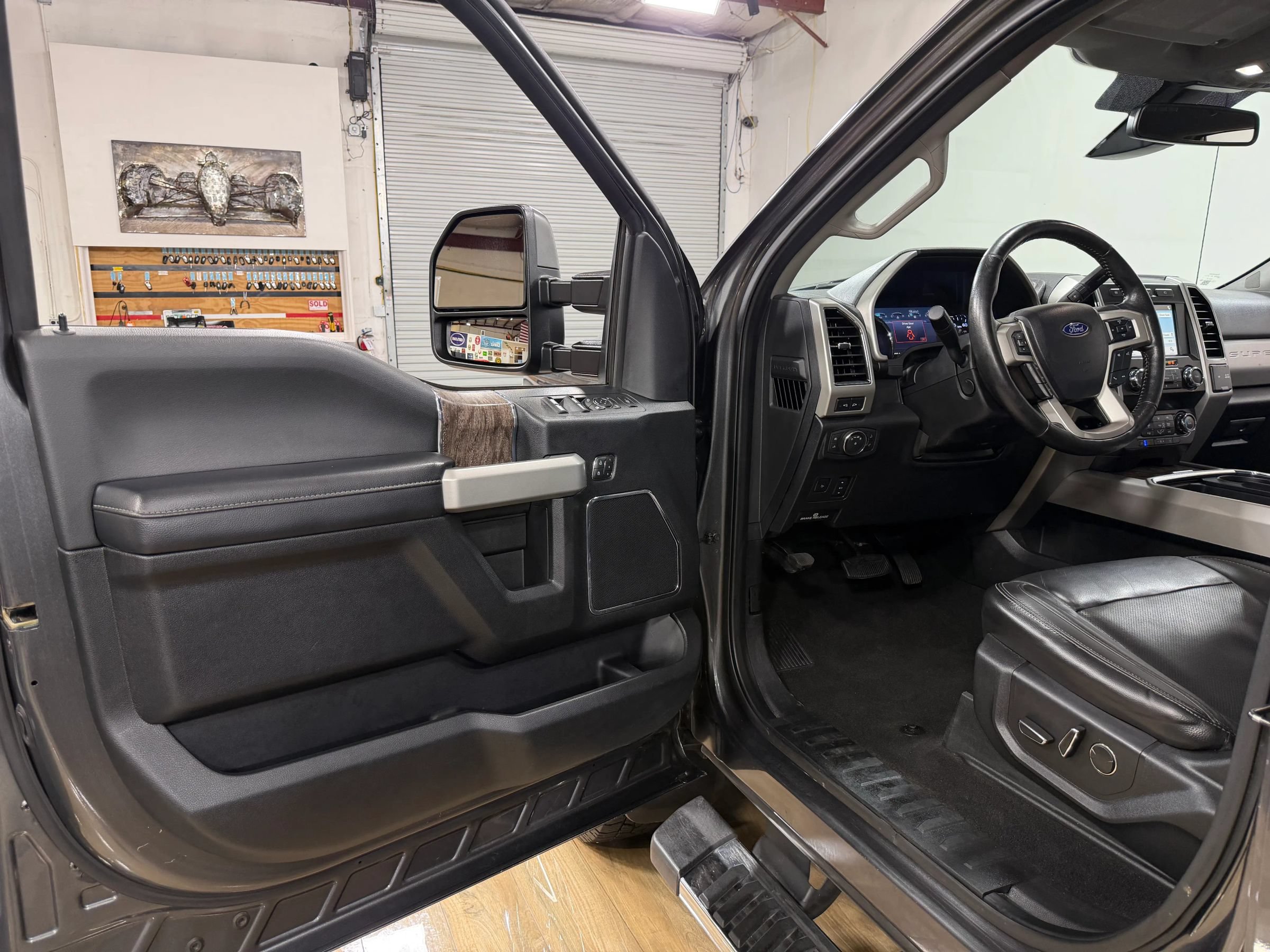 Used 2019 Ford F350 Lariat w/ Lariat Ultimate Package AWD/4WD image 12