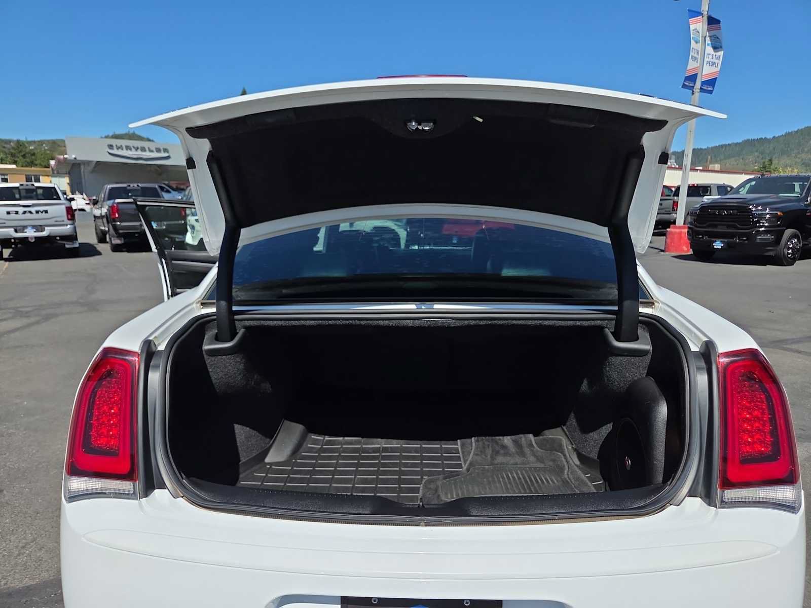 Used 2017 Chrysler 300 S w/ 300S Premium Group AWD/4WD image 27