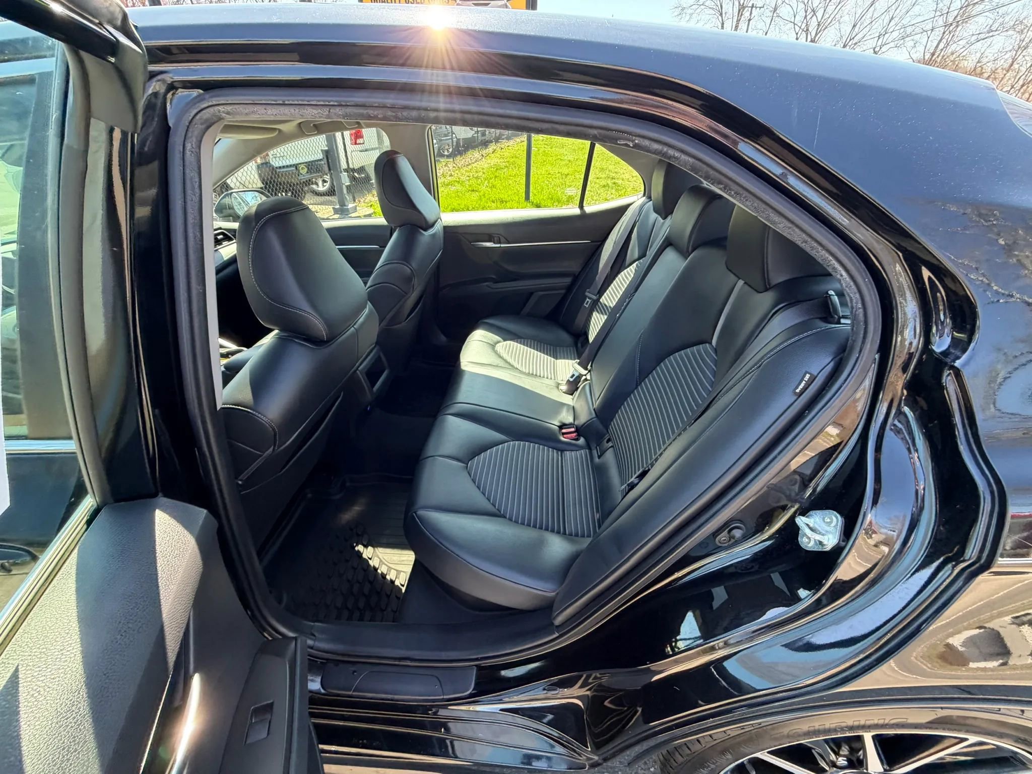 Used 2021 Toyota Camry SE w/ Audio Upgrade Package FWD image 19