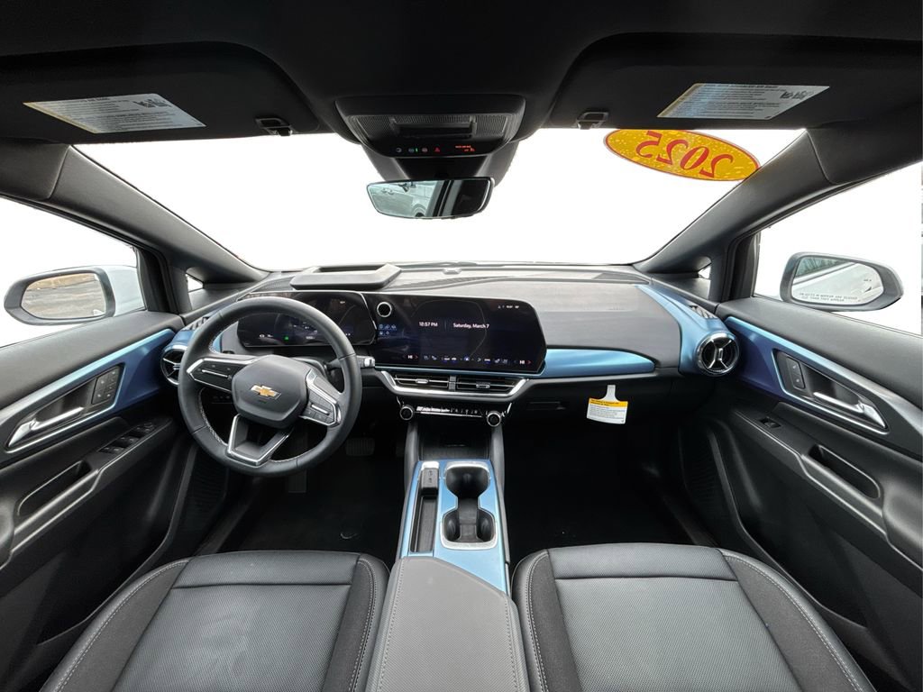 Used 2025 Chevrolet Equinox EV LT w/ Convenience Package II image 27