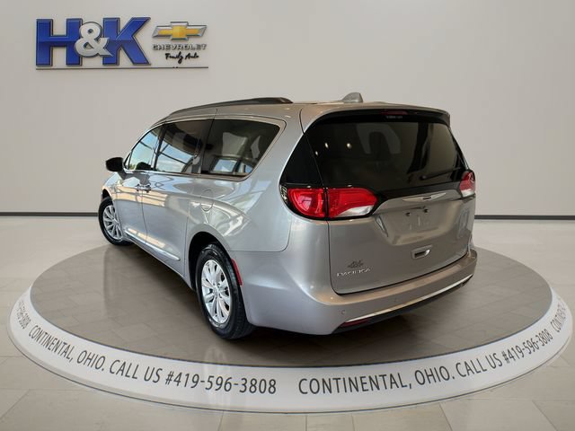 Used 2017 Chrysler Pacifica Touring-L FWD image 4