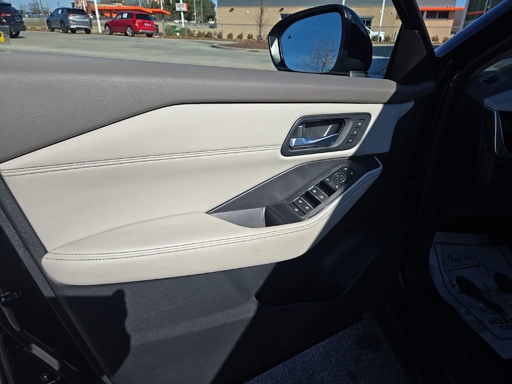 Used 2023 Nissan Rogue SL w/ SL Premium Package image 13