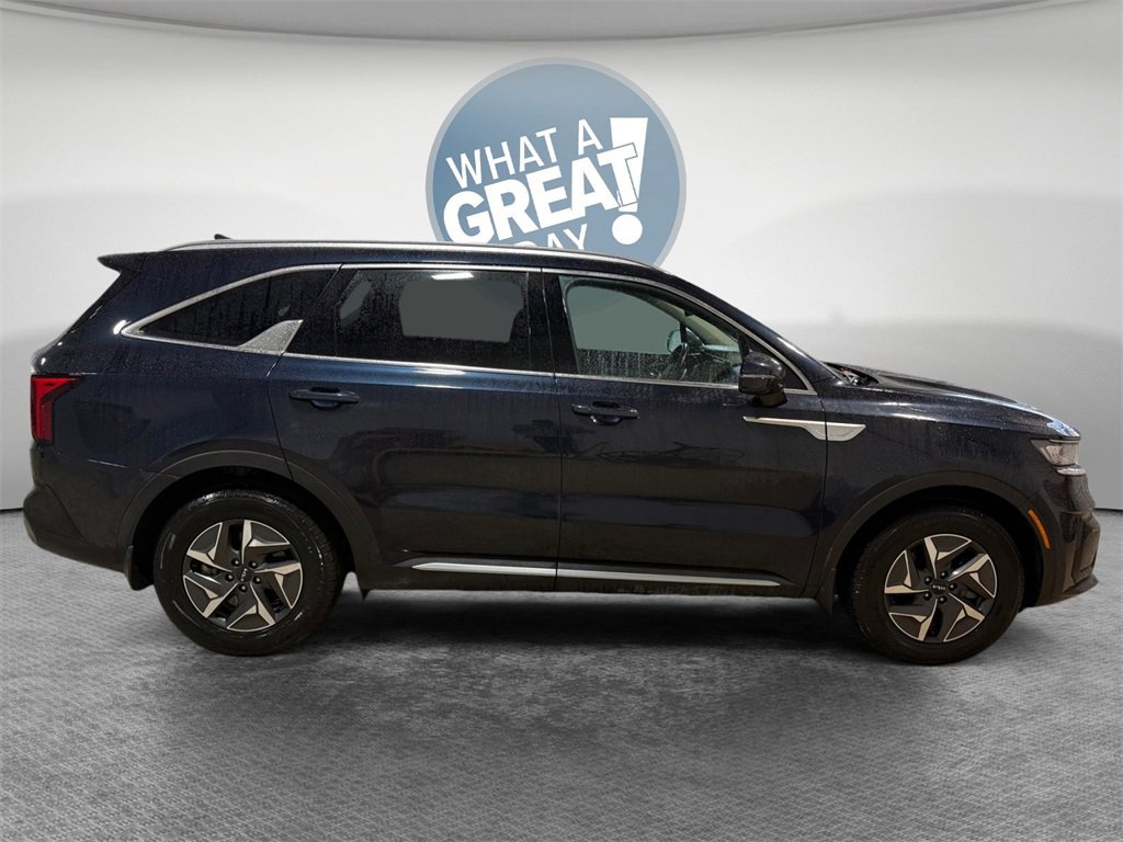 Certified 2022 Kia Sorento EX image 2