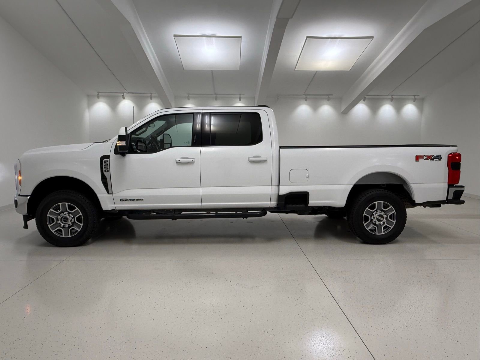 Used 2023 Ford F250 Lariat w/ FX4 Off-Road Package AWD/4WD image 4
