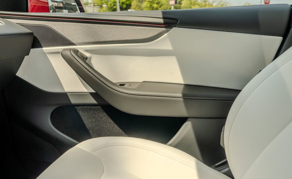 Used 2026 Tesla Model Y Long Range image 12