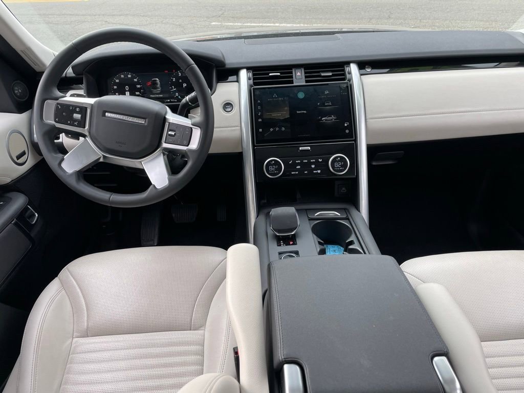 Used 2025 Land Rover Discovery S AWD/4WD image 12