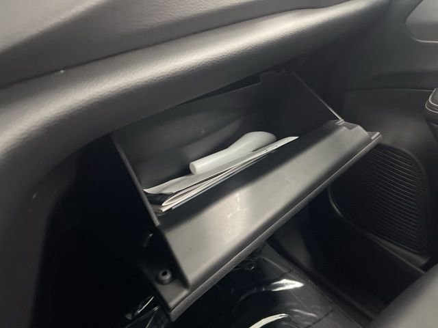 Used 2025 Chrysler Pacifica Select image 51