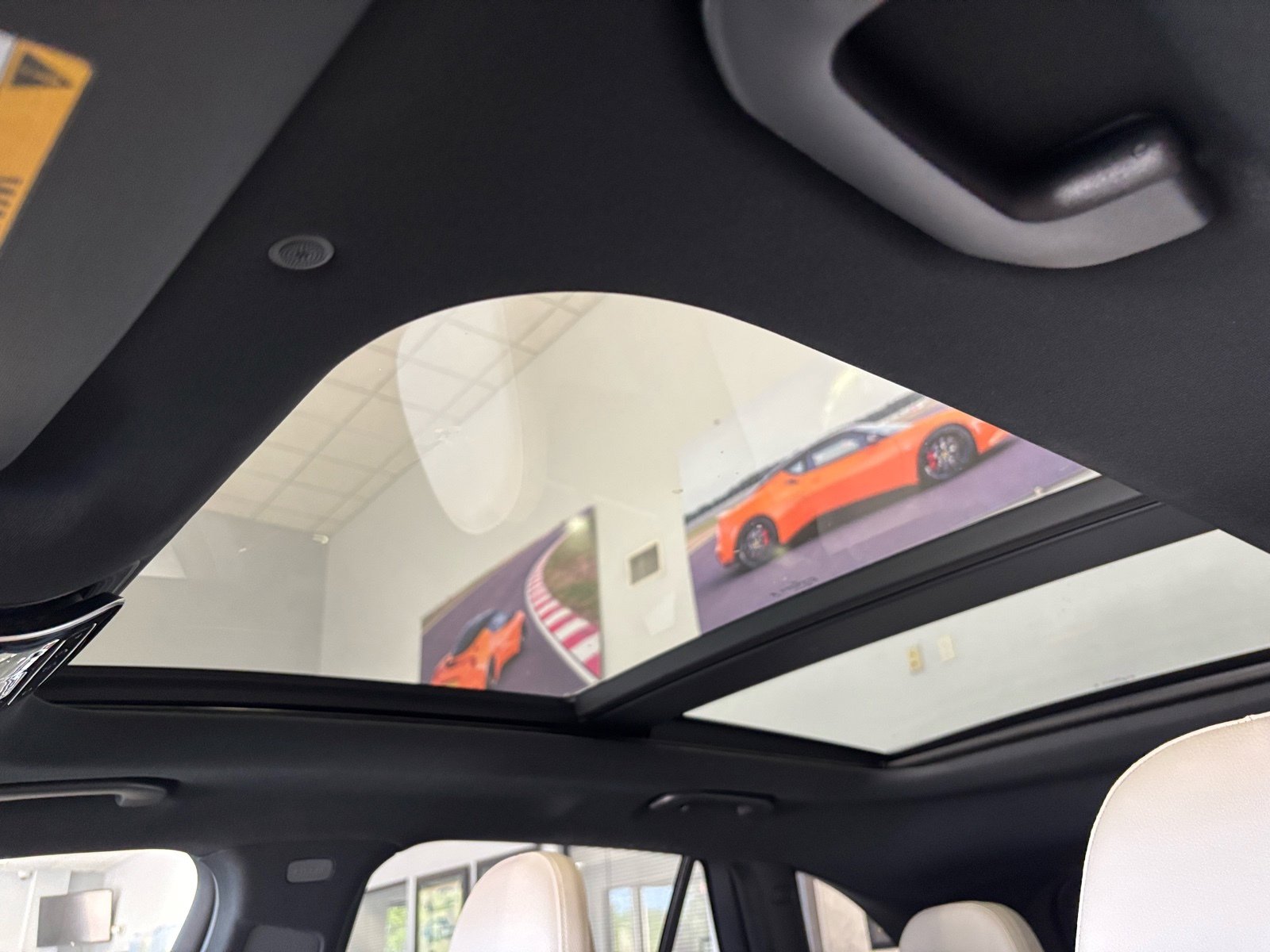 Used 2024 Mercedes-Benz GLC 300 image 5