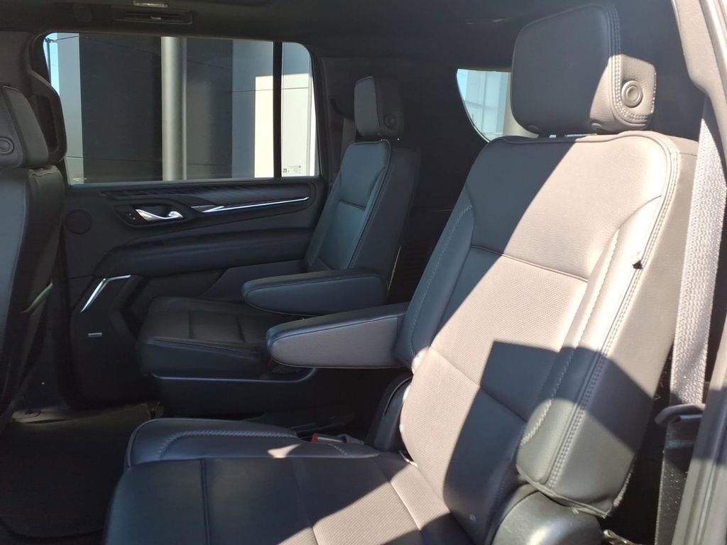 Used 2022 GMC Yukon XL Denali AWD/4WD image 28