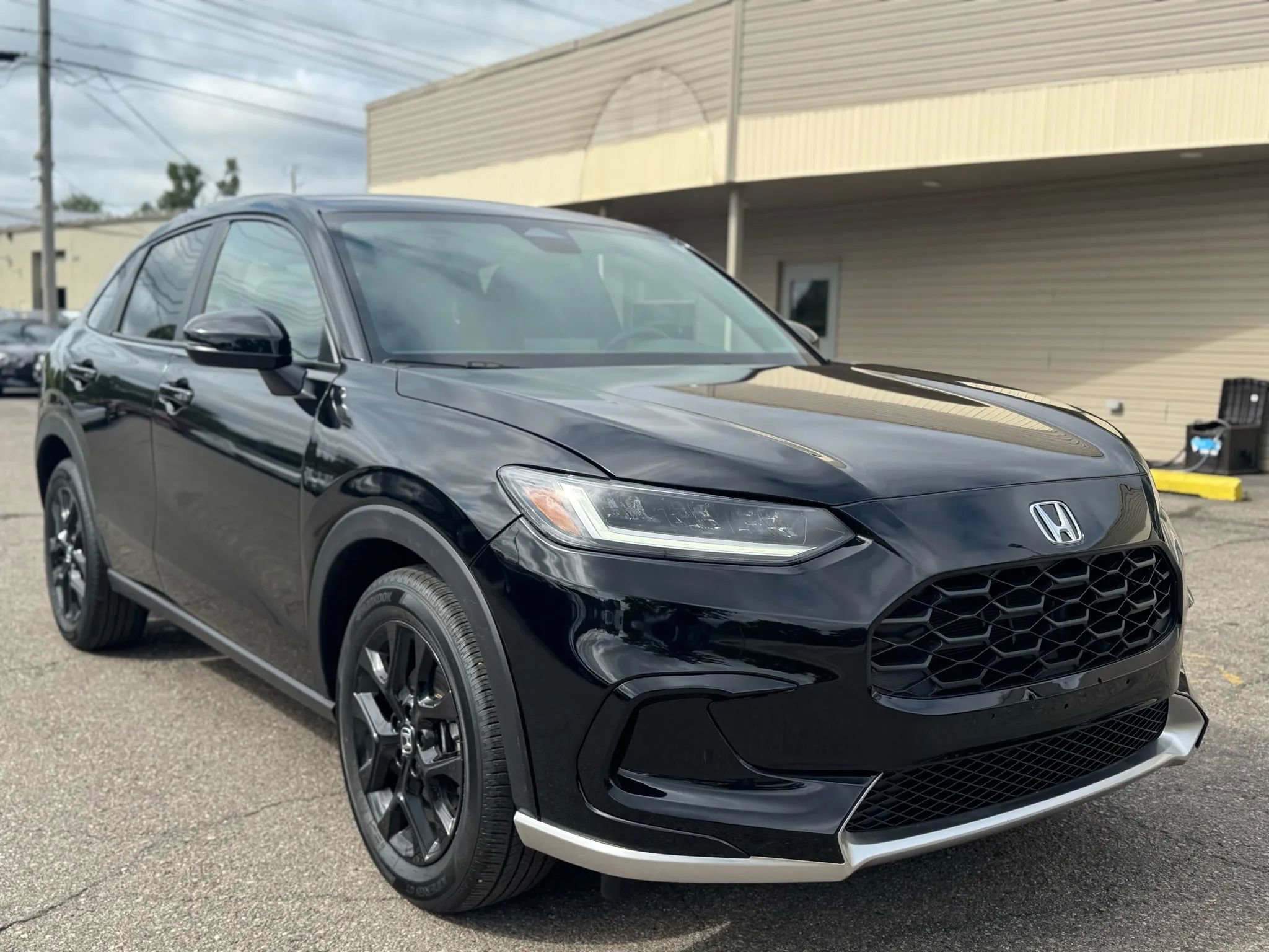 Used 2025 Honda HR-V Sport image 3