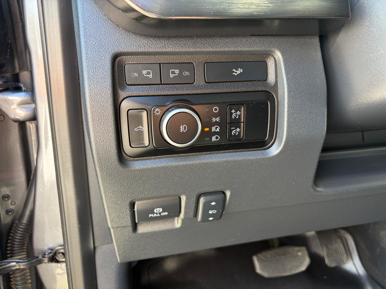 Used 2024 Ford F350 Lariat w/ Lariat Ultimate Package AWD/4WD image 13