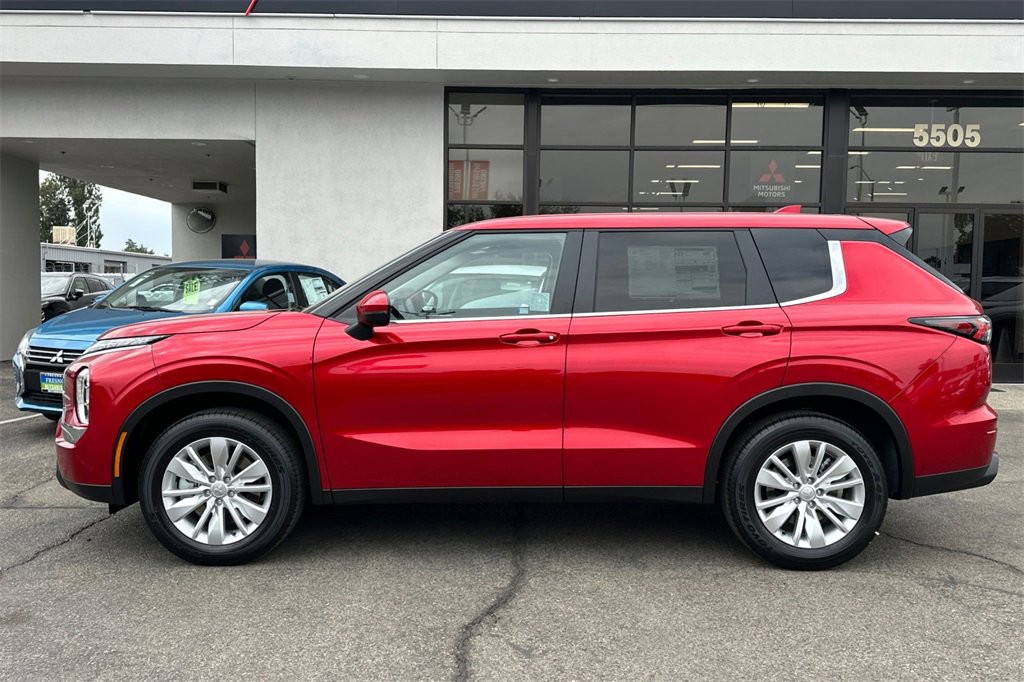 New 2025 Mitsubishi Outlander ES image 8