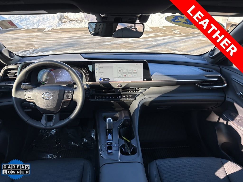 Used 2023 Toyota Crown Limited image 12